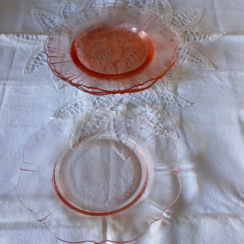 Vintage Laurel Leaf Farmhouse Plates - Picture 2 of 4